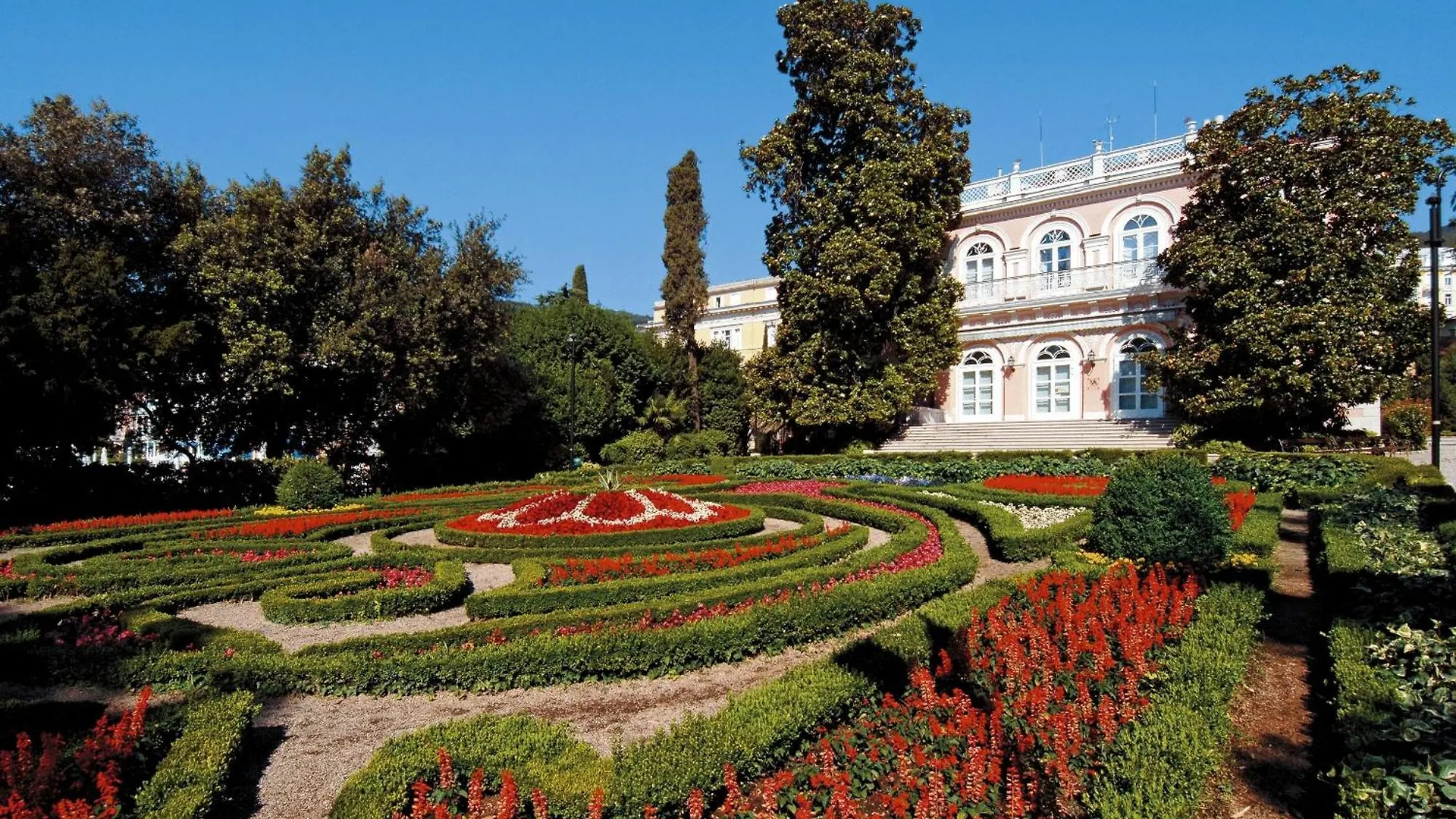 אופטיה Grand Hotel Adriatic 4*,