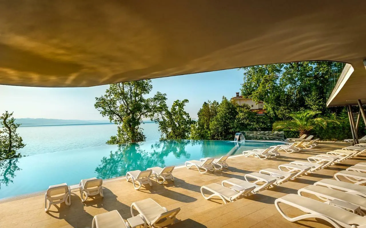 אופטיה Grand Hotel Adriatic 4*,
